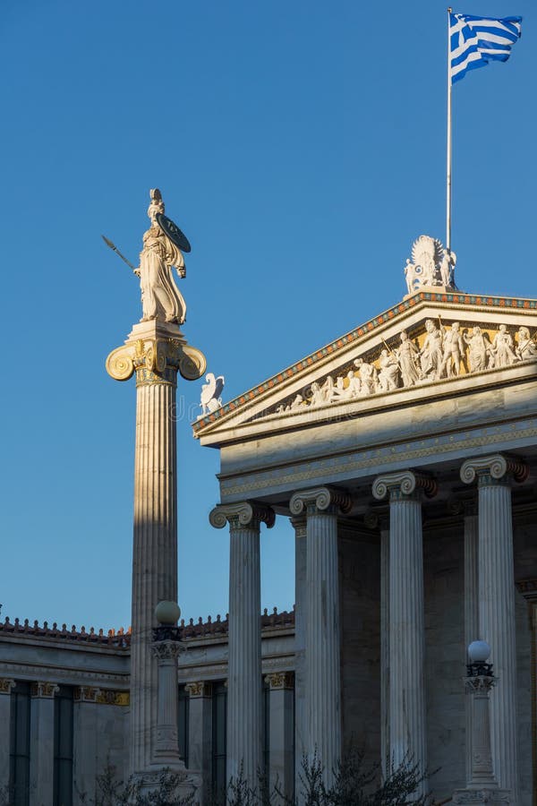 Statua di Atena davanti all'accademia di Atene, Grecia immagini stock Statua di Atena davanti all'accademia di Atene, Grecia immagini stock