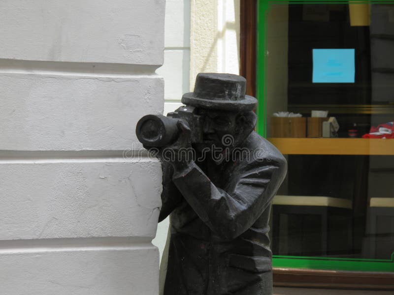 Statua di Bratislava dei paparazzi fotografie stock Statua di Bratislava dei paparazzi fotografie stock