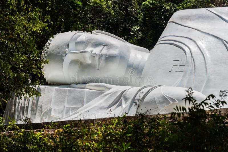 Statua di Buddha addormentato fotografia stock libera da diritti Statua di Buddha addormentato fotografia stock libera da diritti