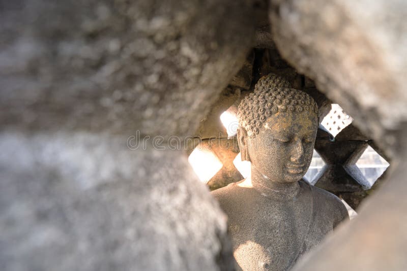 Statua di Buddha in Borobudur, tempio di Buddist a Yogyakarta, Indone fotografie stock Statua di Buddha in Borobudur, tempio di Buddist a Yogyakarta, Indone fotografie stock