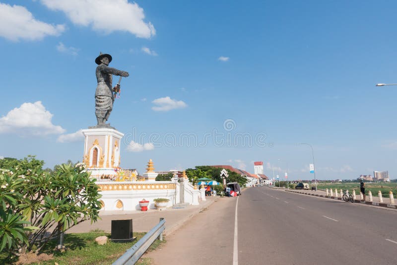 The capital of Laos, Vientiane, on the Mekong River has the statue of the Lao King. It is said to be a statue of Anau King Chao Anau. he was captured by Thailand and forced to cede large tracts of territory across the Mekong River to Thailand. Later generations turned his statue to the other side of Thailand to inspire people and not forget history. The capital of Laos, Vientiane, on the Mekong River has the statue of the Lao King. It is said to be a statue of Anau King Chao Anau. he was captured by Thailand and forced to cede large tracts of territory across the Mekong River to Thailand. Later generations turned his statue to the other side of Thailand to inspire people and not forget history.