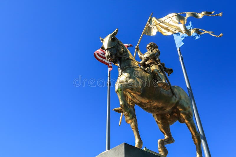 Statua di Giovanna d'Arco, New Orleans, LA immagine stock libera da diritti Statua di Giovanna d'Arco, New Orleans, LA immagine stock libera da diritti