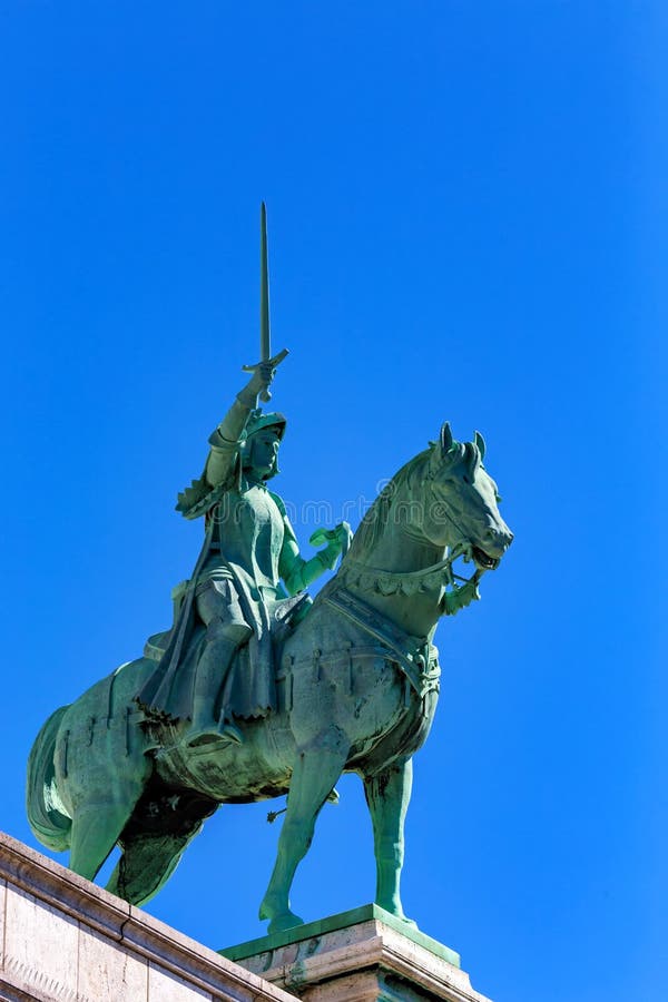 Statua di Giovanna d'Arco a Sacre Coeur a Parigi Francia immagine stock Statua di Giovanna d'Arco a Sacre Coeur a Parigi Francia immagine stock