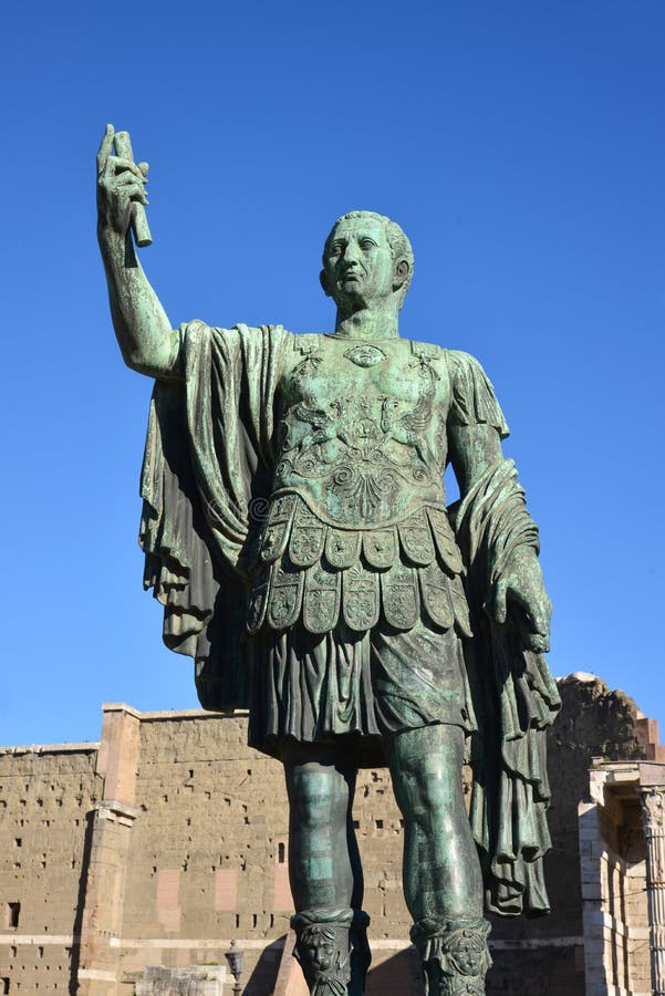 Statua di Giulio Cesare immagine stock. Immagine di imperatore 28412049