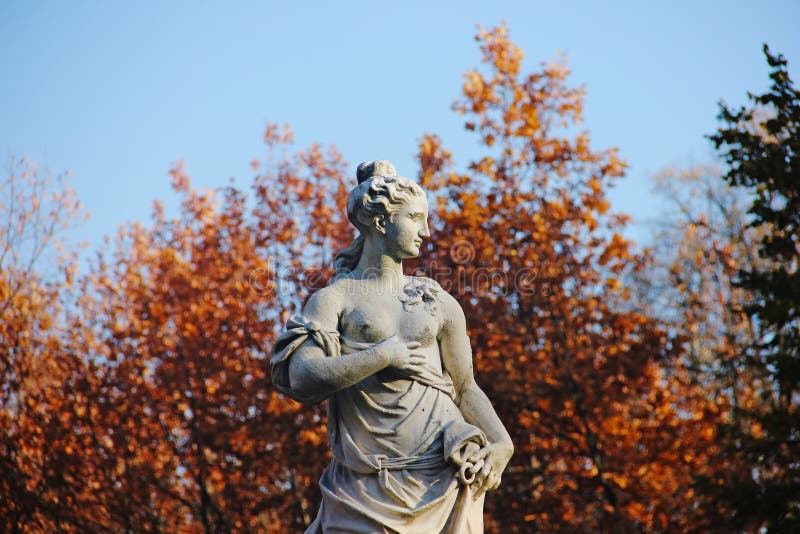 Statua di pace nel parco di Pavlovsk, Sain-Pietroburgo, Russia, immagini stock Statua di pace nel parco di Pavlovsk, Sain-Pietroburgo, Russia, immagini stock