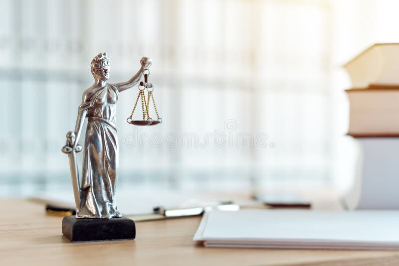 Statua di signora Justice nell'ufficio dello studio legale
