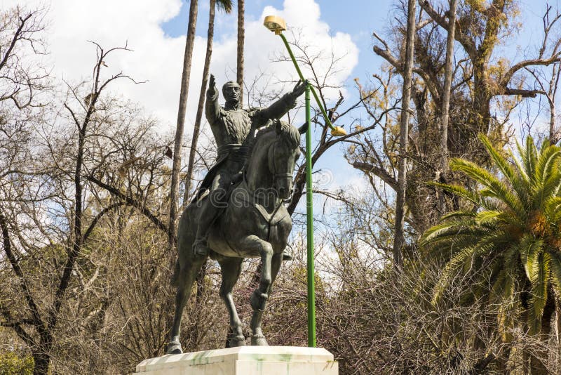 Statua di Simon Bolivar, Sevilla, Spagna fotografia stock libera da diritti Statua di Simon Bolivar, Sevilla, Spagna fotografia stock libera da diritti