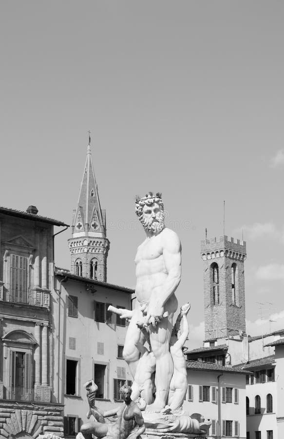 Statua di Tritone in della Signoria della piazza a Firenze, Toscana immagine stock libera da diritti Statua di Tritone in della Signoria della piazza a Firenze, Toscana immagine stock libera da diritti