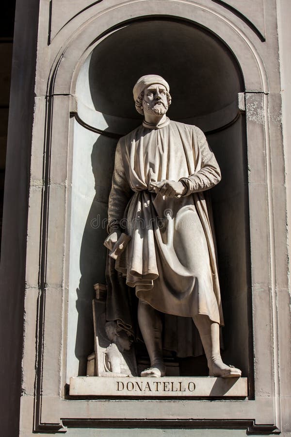 Statua Donatello przy podwórzem Uffizi galeria w Florencja fotografia royalty free Statua Donatello przy podwórzem Uffizi galeria w Florencja fotografia royalty free