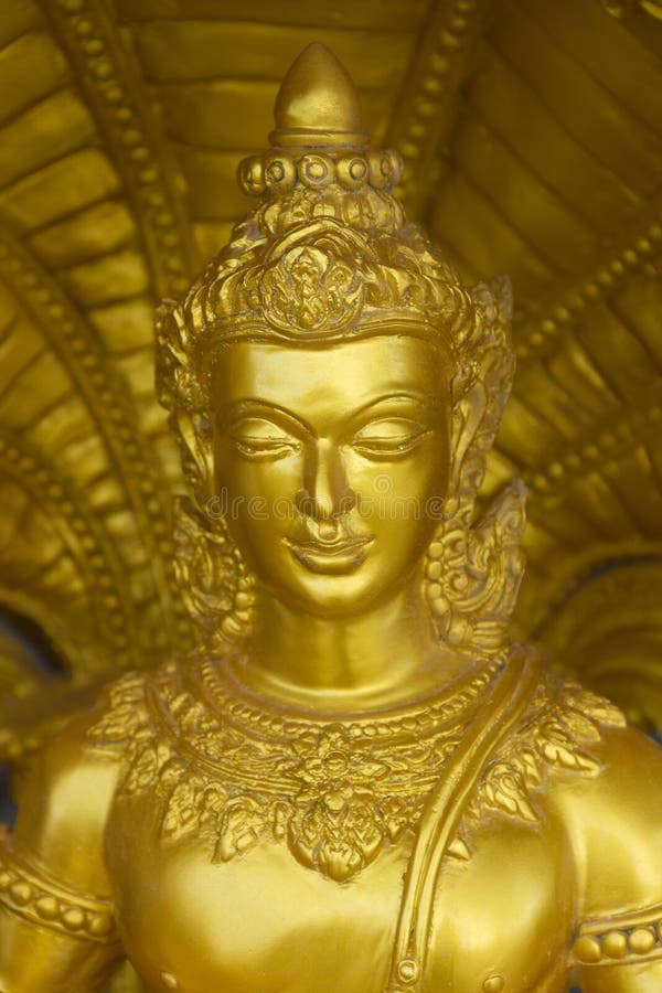 Statua dorata tradizionale di Buddha, Tailandia