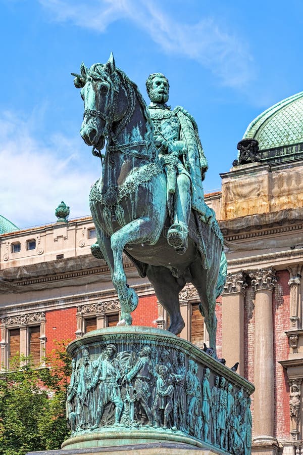 Statua equestre di principe Mihailo Obrenovic a Belgrado, Serbi fotografia stock libera da diritti Statua equestre di principe Mihailo Obrenovic a Belgrado, Serbi fotografia stock libera da diritti