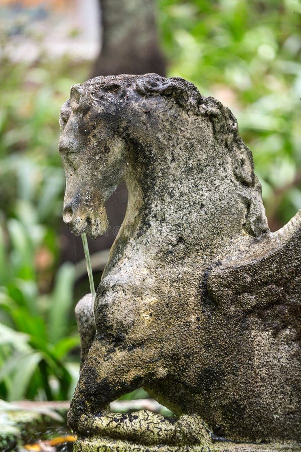 Statua in Monte Palace Tropican Garden a Funchal, isola del Madera, Portogallo