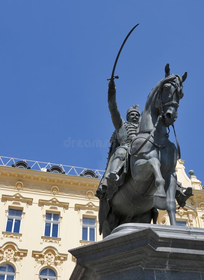 Statua na głównym placu w Zagreb, Chorwacja fotografia stock Statua na głównym placu w Zagreb, Chorwacja fotografia stock