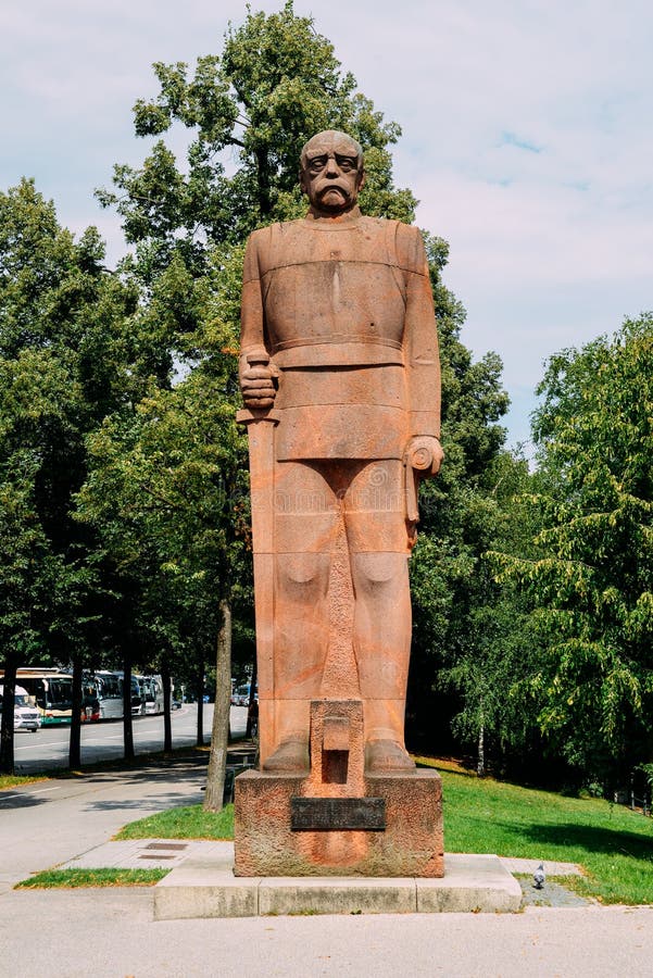 Statua poprzedni Niemieckiego kanclerza książe Otto Furst Von Bismarck na Erhardtstrasse ulicie Zabytek tworzył w 1931 zdjęcia stock Statua poprzedni Niemieckiego kanclerza książe Otto Furst Von Bismarck na Erhardtstrasse ulicie Zabytek tworzył w 1931 zdjęcia stock