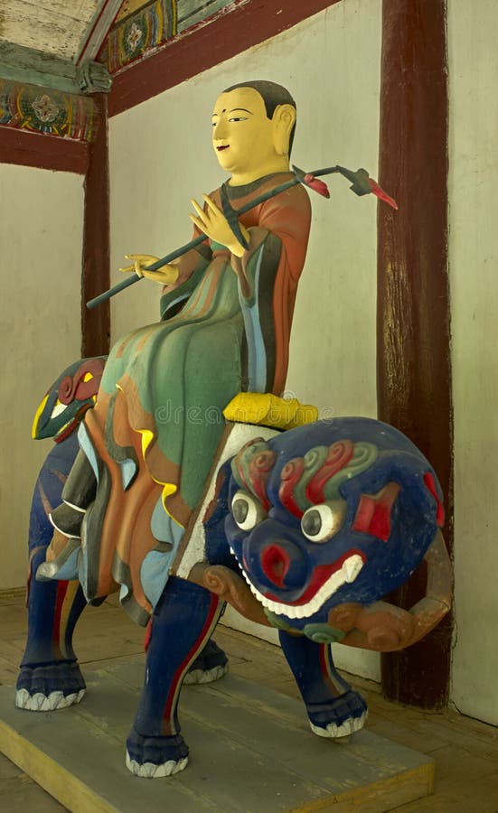 Statua in tempio Corea del Nord di Pohyon royalty illustrazione gratis