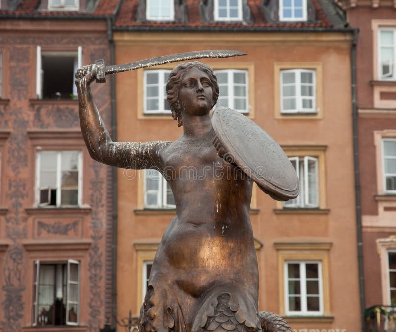 Statua Varsavia della sirena. Statua della sirena o di Syrena nella vecchia piazza di Varsavia in Polonia