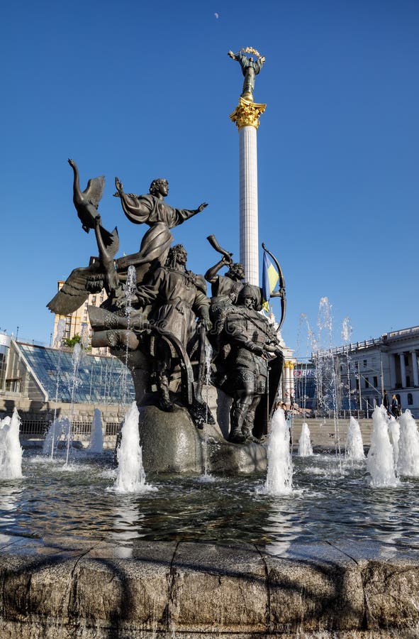 Statua założyciele Kijów przy niezależność kwadratem obrazy stock Statua założyciele Kijów przy niezależność kwadratem obrazy stock