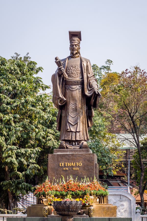 Statue Von Tiberius Julius Caesar Augustus Im Sommer