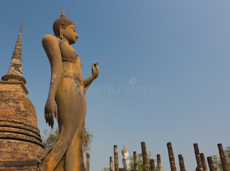 Statue antique de Bouddha au parc historique de Sukhothai, Thaïlande photos libres de droits Statue antique de Bouddha au parc historique de Sukhothai, Thaïlande photos libres de droits