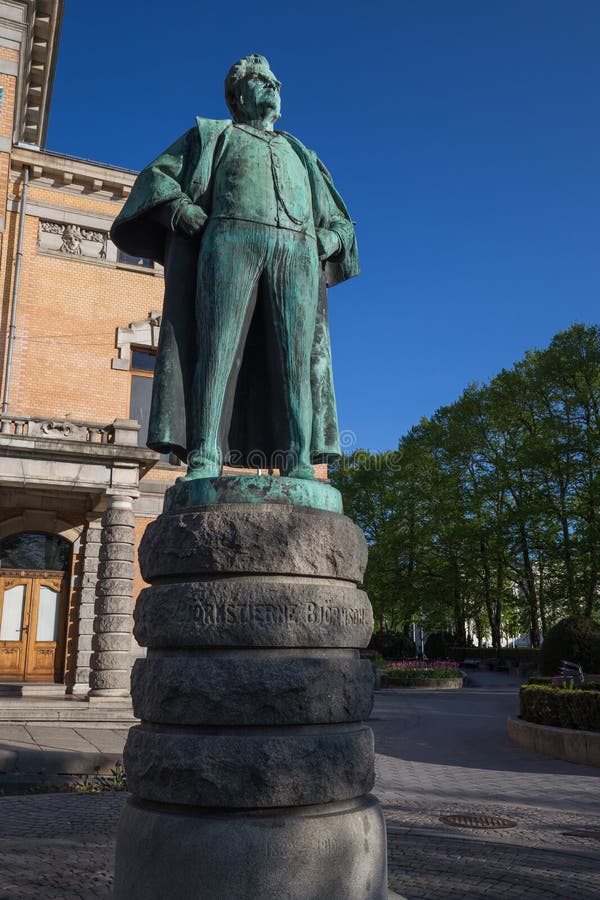 Statue Of Henrik Ibsen At The National Theatre Nationaltheatret In Oslo ...