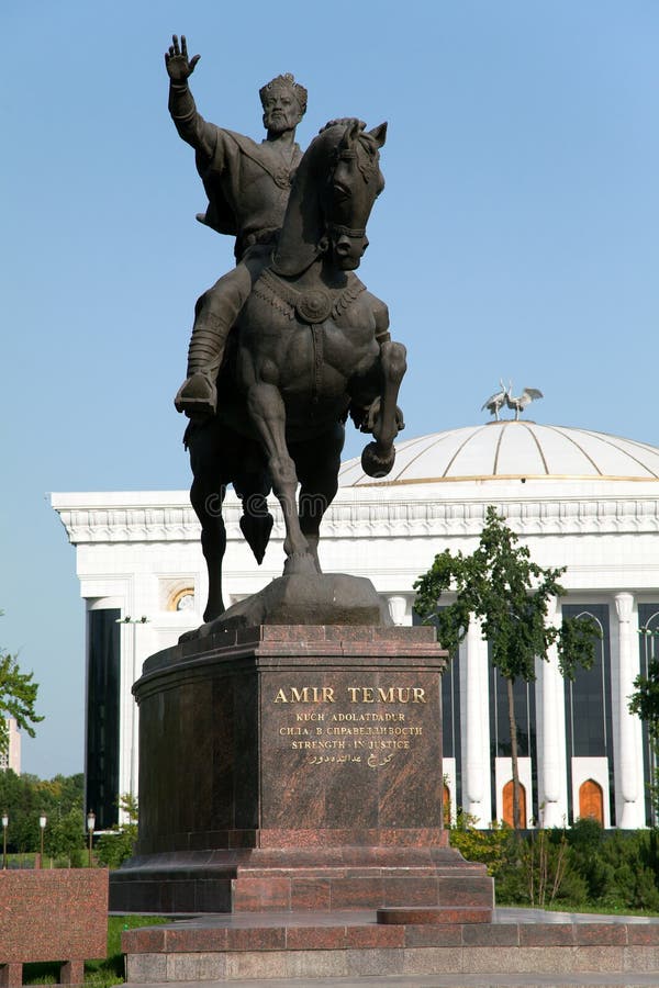 Statue d'Amir Temur à Tashkent - Ouzbékistan image libre de droits Statue d'Amir Temur à Tashkent - Ouzbékistan image libre de droits