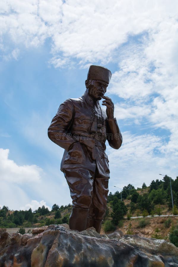 Statue d'Ataturk photo stock éditorial. Image du généralités 103276503