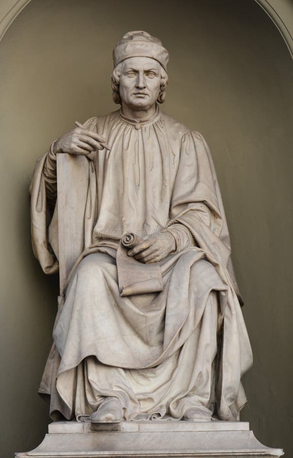 Statue d'homme dans l'avant de Florence Cathedral photographie stock libre de droits Statue d'homme dans l'avant de Florence Cathedral photographie stock libre de droits