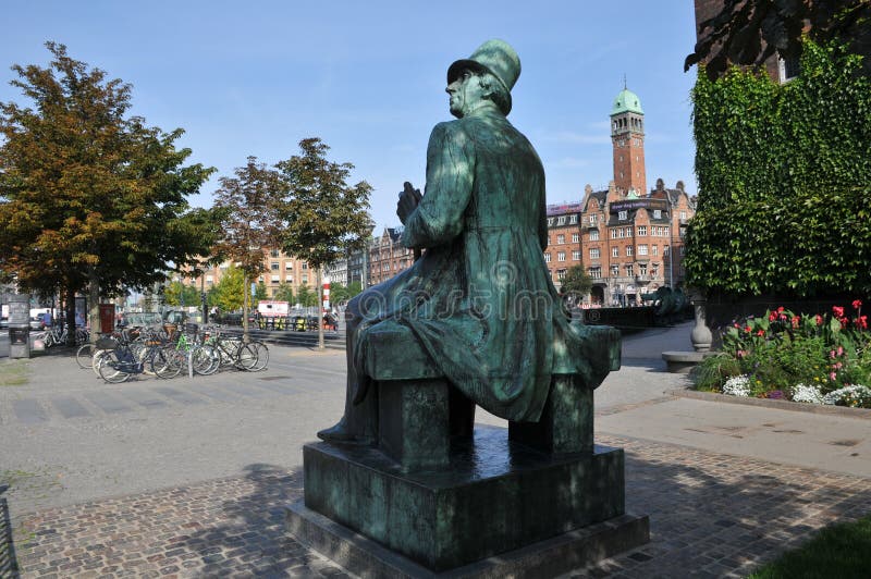 Statue of Danish Writer Hans Christian Andersen on Towhall Sq Editorial ...