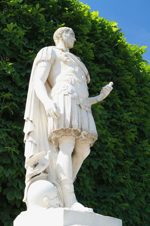 Statue Dans Le Jardin De Versailles Photo stock Image 14465598