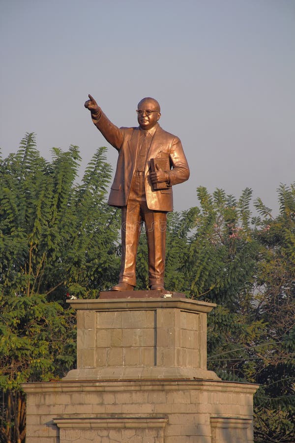 statue de Dr Babasaheb Ambedkar, campus universitaire de Pune, Pune photos stock statue de Dr Babasaheb Ambedkar, campus universitaire de Pune, Pune photos stock