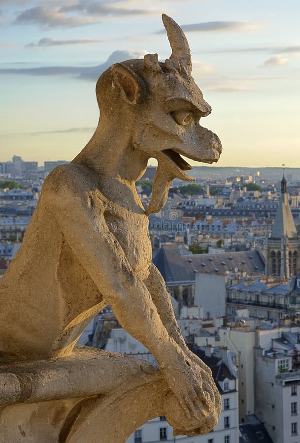 Gargouille Notre Dame De Paris Disney Statue De Gargouille, Notre Dame De Paris Image stock - Image du paris
