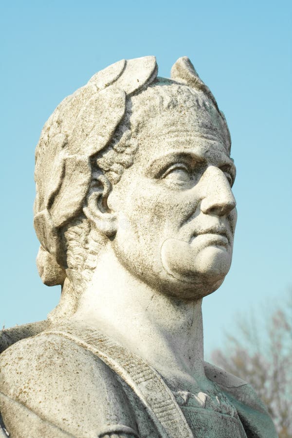 Statue de Jules César photo stock. Image du italie, autorité - 13853376