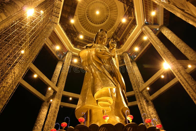 Statue de Kuan Yin chez Kek Lok SI 01