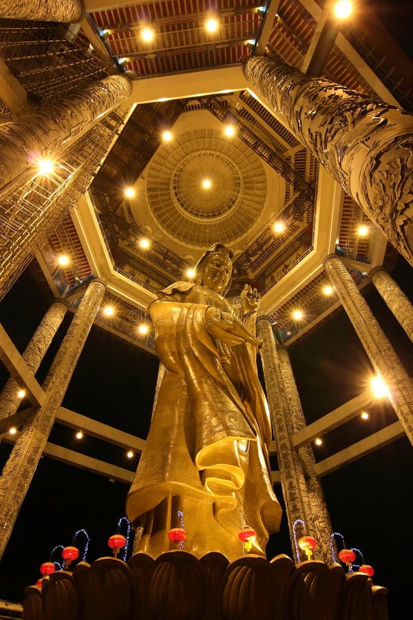 Statue de Kuan Yin chez Kek Lok SI 02