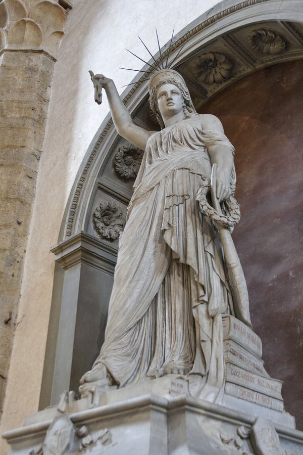 Statue de la liberté par Fedi dans la basilique Santa Croce, Florence photo stock Statue de la liberté par Fedi dans la basilique Santa Croce, Florence photo stock