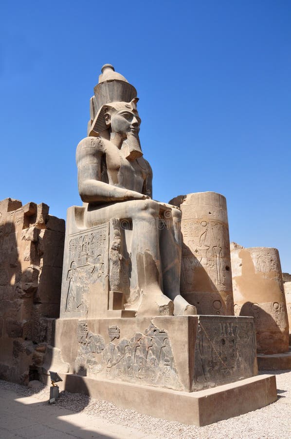 Statue de Ramses II, le temple de Louxor, vieille Egypte images stock Statue de Ramses II, le temple de Louxor, vieille Egypte images stock