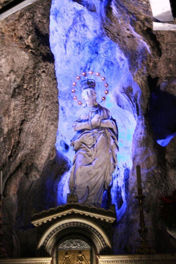 Statue de Rosalia Madonna de saint