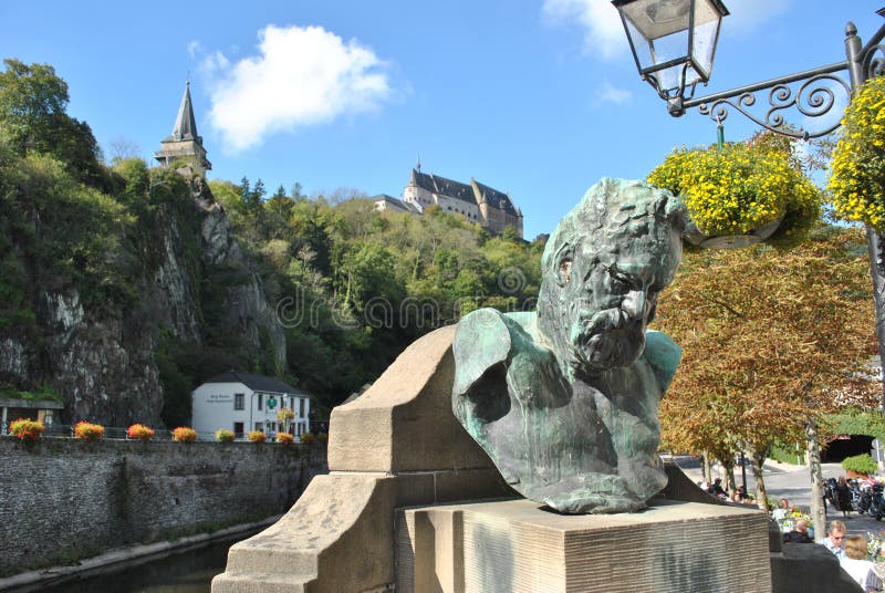 Statue de Victor Hugo chez Vianden photographie stock libre de droits Statue de Victor Hugo chez Vianden photographie stock libre de droits