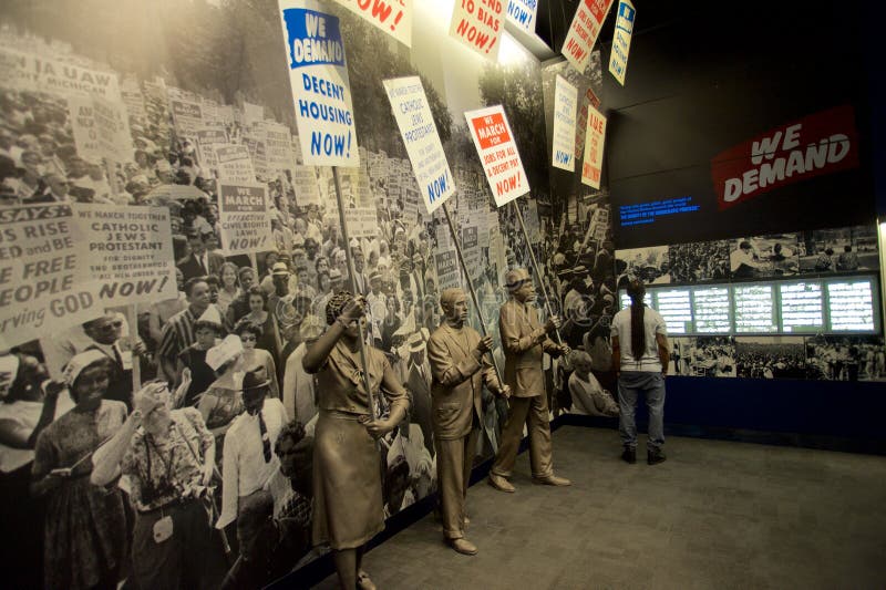 Statue degli afroamericani che marciano dentro il museo nazionale di diritti civili a Lorraine Motel fotografie stock libere da diritti Statue degli afroamericani che marciano dentro il museo nazionale di diritti civili a Lorraine Motel fotografie stock libere da diritti