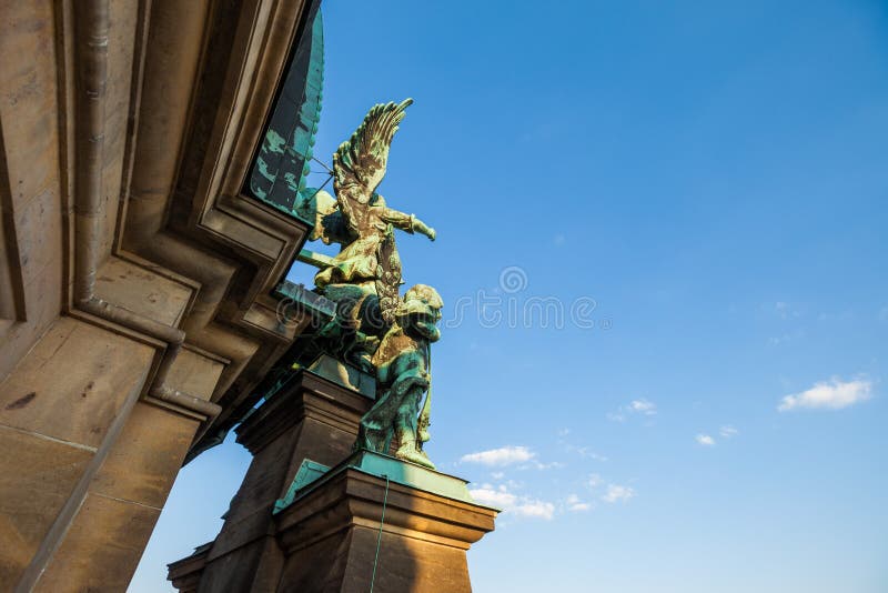 Statue del dettaglio sui DOM del berlinese immagini stock libere da diritti Statue del dettaglio sui DOM del berlinese immagini stock libere da diritti