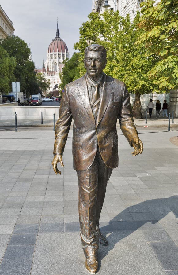 Statue des marines des États-Unis chez Iwo Jima S Le Président Ronald Reagan à Budapest, Hongrie images libres de droits Statue des marines des États-Unis chez Iwo Jima S Le Président Ronald Reagan à Budapest, Hongrie images libres de droits