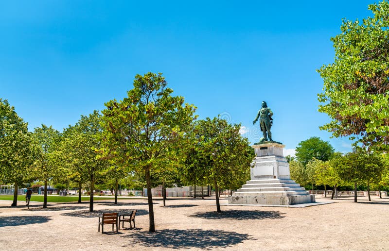 Statue du Général Championnet sur l'esplanade de Champ de Mars dans la valence, France image libre de droits Statue du Général Championnet sur l'esplanade de Champ de Mars dans la valence, France image libre de droits