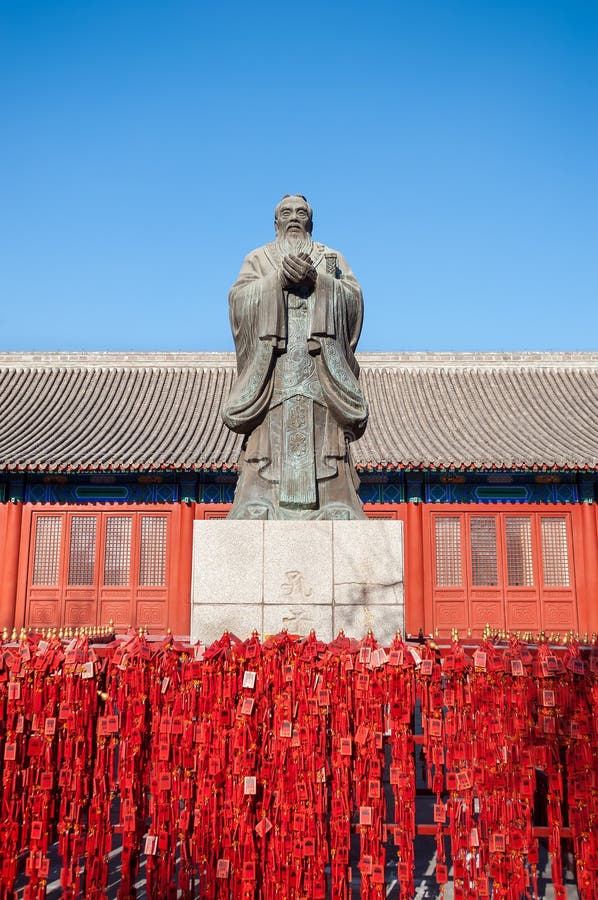 Statue du philosophe chinois Confucius au temple de Pékin Confucius image stock Statue du philosophe chinois Confucius au temple de Pékin Confucius image stock
