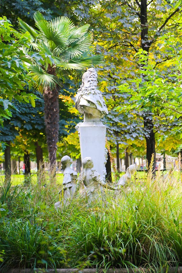Statue Im Garten Athen, Griechenland Stockfoto Bild