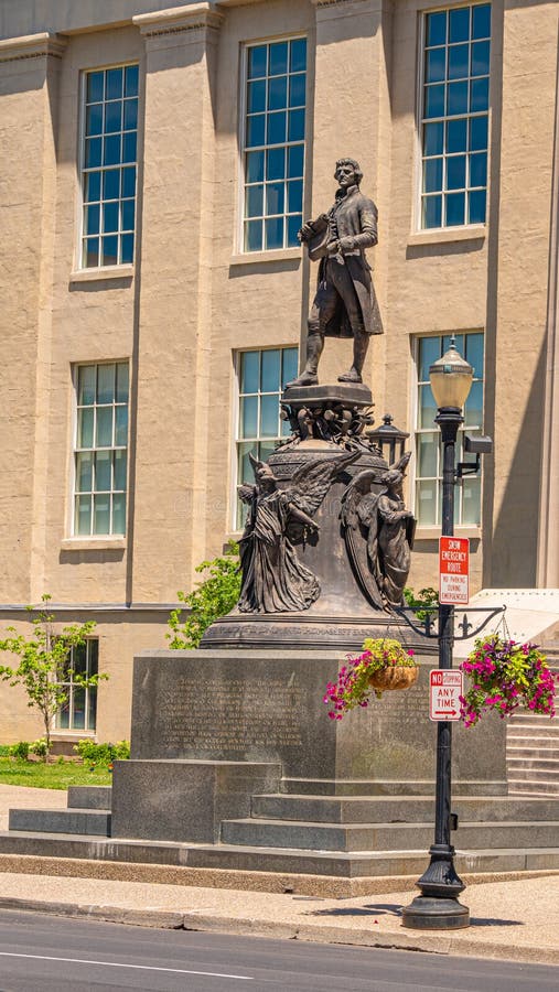 Statue Of King Louis In Louisville - LOUISVILLE. USA - JUNE 14, 2019 Editorial Photography ...