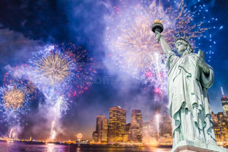 The Statue of Liberty with blurred background of cityscape with beautiful fireworks at night, Manhattan, New York City royalty free stock images The Statue of Liberty with blurred background of cityscape with beautiful fireworks at night, Manhattan, New York City royalty free stock images