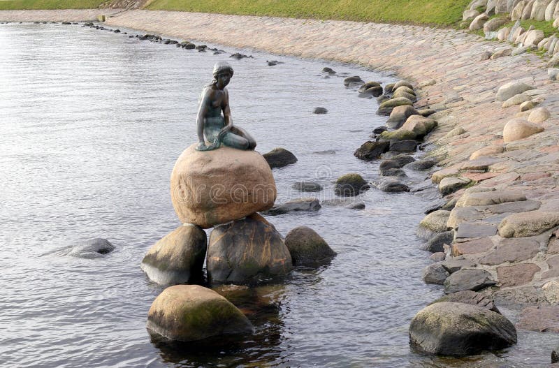 Statue of the little mermaid