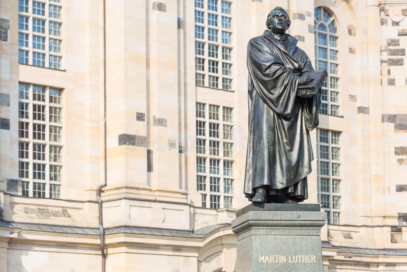 Statue of Martin Luther in front of Frauenkirche in Dresden, Ger stock images Statue of Martin Luther in front of Frauenkirche in Dresden, Ger stock images
