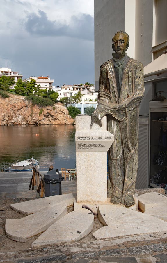 Statue Koundouros, Agios Nikolaos, Crete Editorial Photography - Image of sculpture,