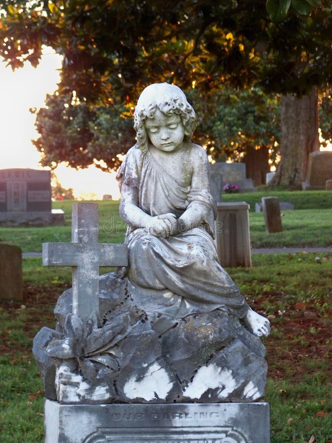 Statue, Sculpture, Cemetery, Monument Picture. Image 122700911